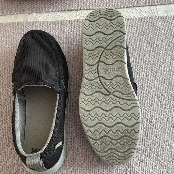 Sanuk Men's Black and Gray Casual Slip-Ons - Picture 3 of 3